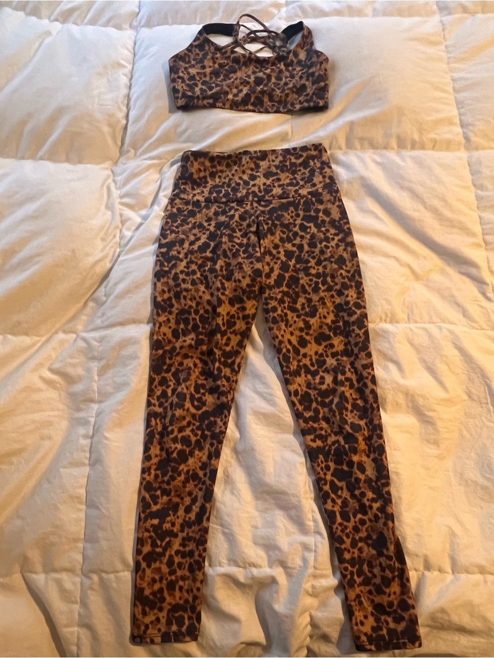 Onzie Tortoise Shell Matching Set Chic Bra Medium + High Rise Capri Small - Picture 3 of 11